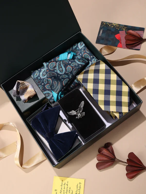 Gift in City’s Navy & Yellow Check Men’s Gift Box