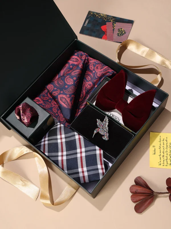 Gift in City’s Burgundy Paisley & Plaid Men’s Gift Box