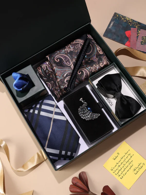 Gift in City’s Navy Check & Black Paisley Men’s Gift Box